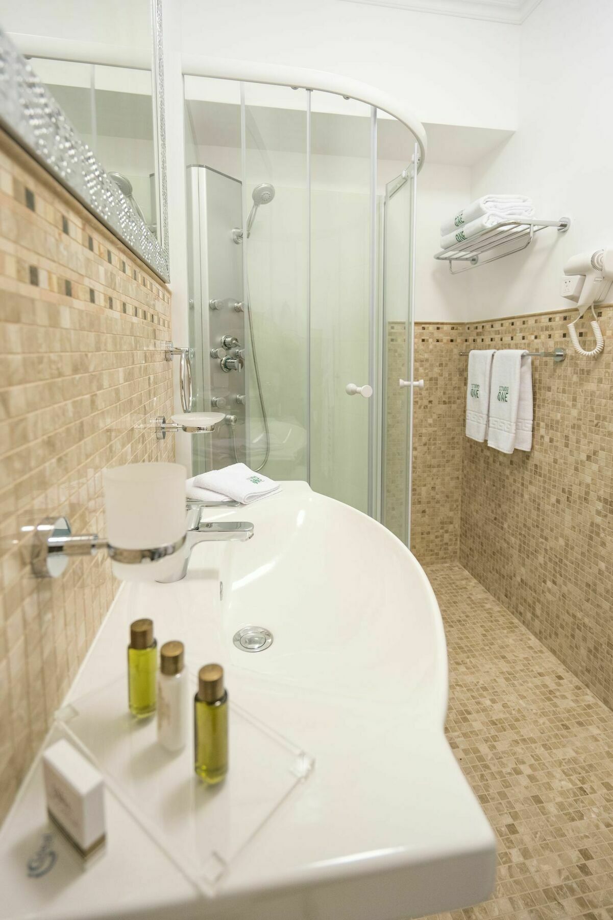 Studio One Accommodation Suites Bukarest Exterior foto